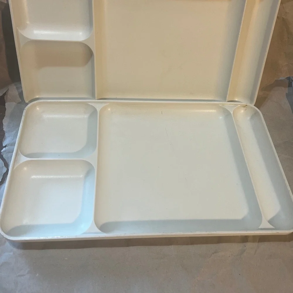 Tupperware Set of 2 Divided Lunch Trays Almond Cream Vintage 1970s Retro 4-Slot